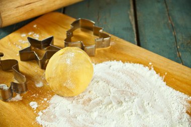 Çiğ kurabiye ve çerez kesici formlar tablo