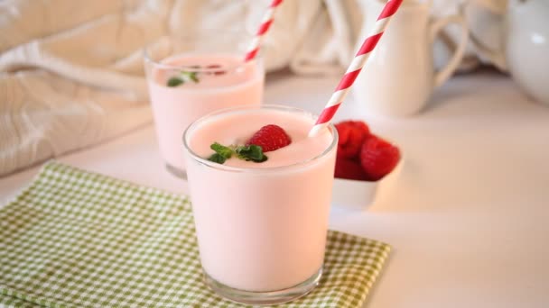 Woman Hand Decorating Fresh Raspberry Natural Homemade Yogurt Glass Breakfast — Stock Video