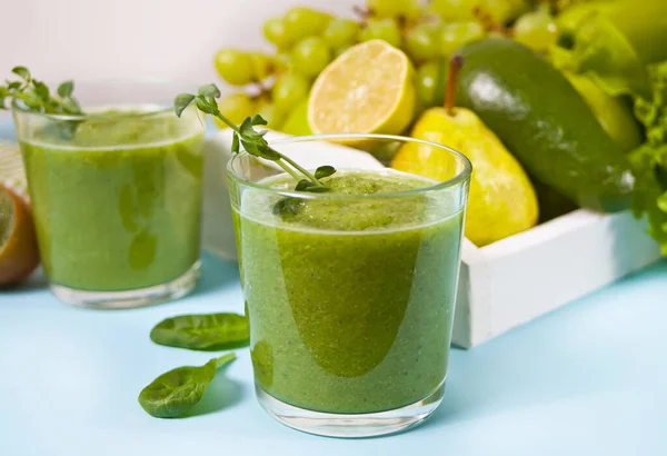 Smoothie Verde Fresco Misturado Copos Com Frutas Legumes Fundo Conceito — Fotografia de Stock