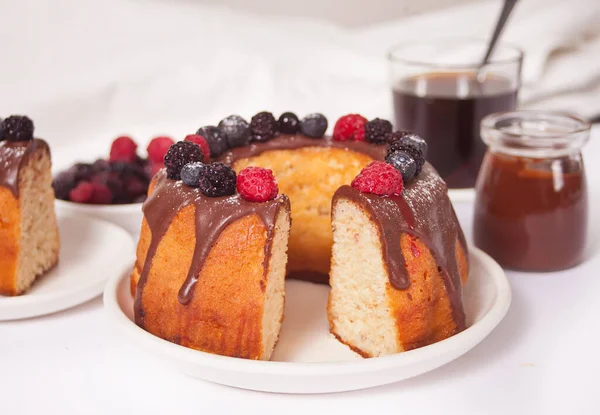 Tasty Homemade Vanilla Bunt Cake Berries — Stock Photo, Image