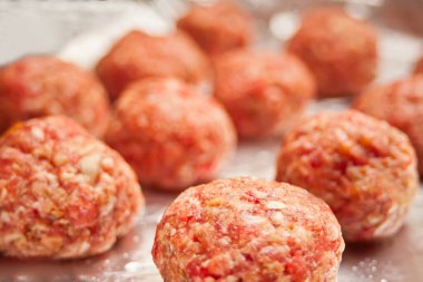 Folyoda bir sıra çiğ et.