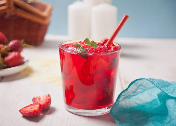 Glass Fresh Homemade Strawberry Sweet Iced Tea Cocktail Lemonade Mint — Stock Photo, Image