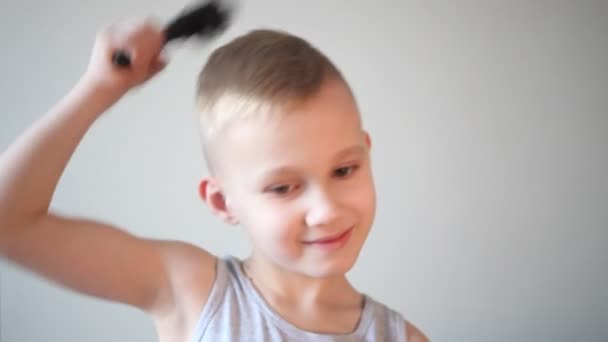 Boy Kid Combing Hair — Stock Video