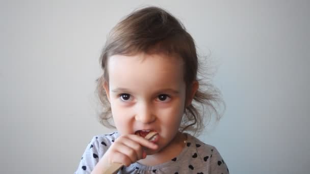 Little Girl Brushing Her Teeth — Stock Video