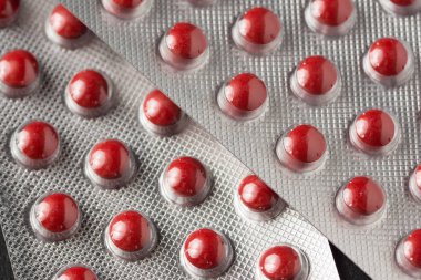 Tıbbi tedavi veya pahrmaceutical gösteren birden çok hap ind