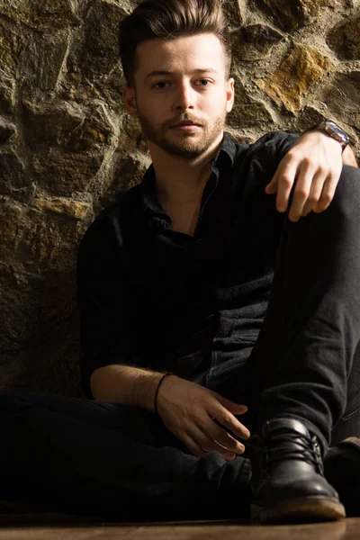Beyaz adam modeli.