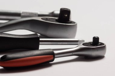 Oto servis araçları ve kilit setleri.