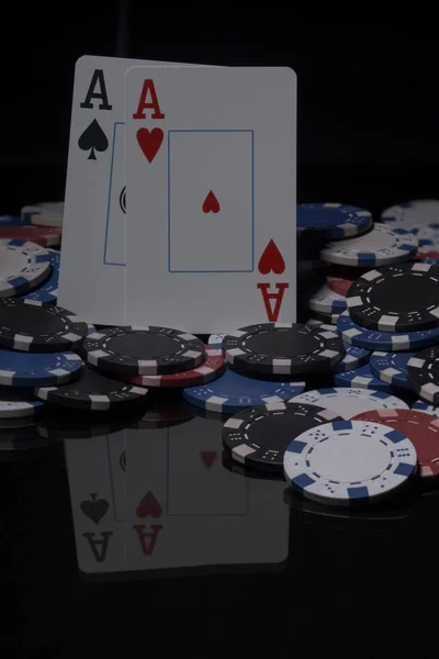 Poker Chips Kaarten Afbeelding Met Hoge Resolutie Voor Gokken Industrie — Stockfoto
