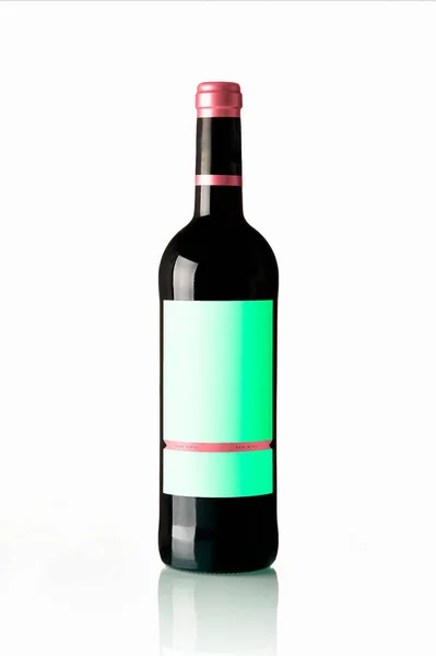 Botella Vino Tinto Con Etiqueta Vacía Sobre Fondo Blanco — Foto de Stock
