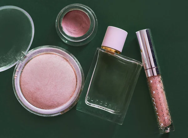 Cepillo Perfume Polvo Maquillaje Sobre Fondo Brillante — Foto de Stock