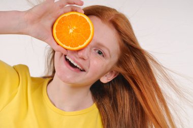 Parça Orange göz önünde tutan genç kız