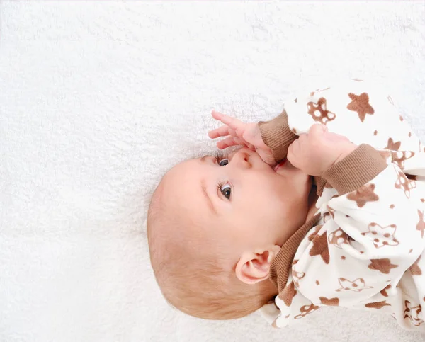 Newborn child relaxing in bed. Nursery for young children — Stock Photo, Image