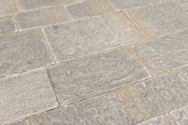 Büyük taş döşeli cadde