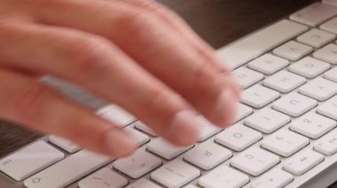 Aşırı kapatmak - tipik klavye işadamı