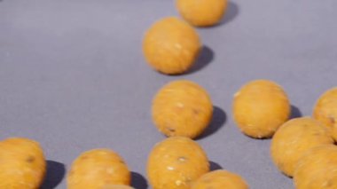 Sazan balıkçılık haddeleme için Boilies