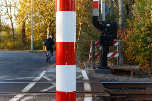 Polo de acercamiento del cruce ferroviario —  Fotos de Stock