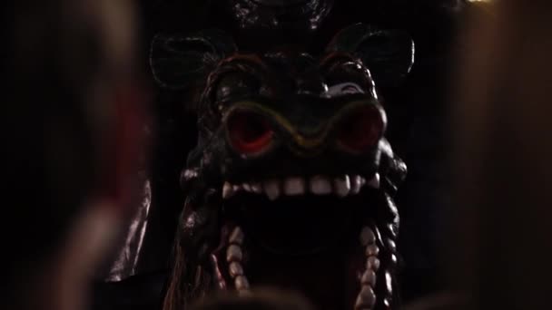 Найбільший Фестиваль Таррагони Драконяча Фігура Кусається Перед Людьми — стокове відео