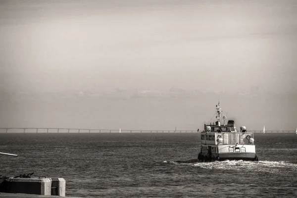 Navegación Barco Por Río Blanco Negro Lisboa —  Fotos de Stock