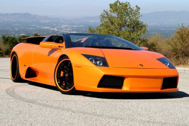 Los Angeles, CA-USA: Los Angeles 'ın banliyölerinde bulunan Tangerine Orange 2005 Lamborghini Murcielago.