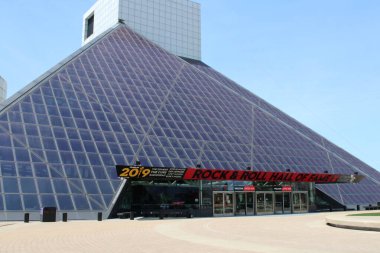 Cleveland, Ohio 17 Mayıs 2020 Rock and Roll Hall of Fame (RRRHOF) Cleveland şehir merkezinde bulunan bir müzik sanatçısı müzesidir..