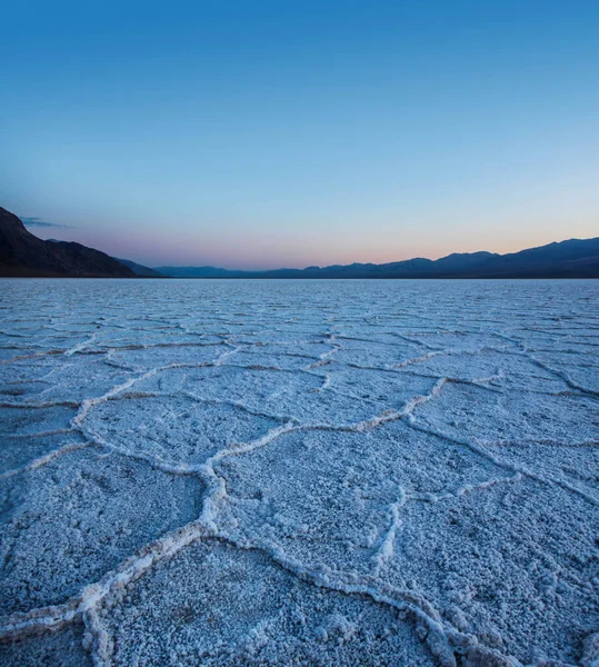 Pisos Sal Agua Mala Parque Nacional Death Valley Atardecer — Foto de Stock