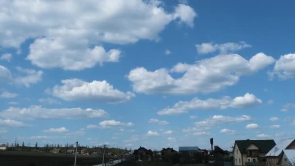 Hiperlapso de las nubes en el cielo en la voluntad — Vídeo de stock