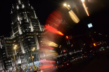 Mavi akşamda Moskova mimarisi 