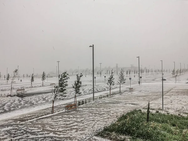 Granizo Enorme Durante Uma Tempestade Verão Deixando Maior Parte Rua — Fotografia de Stock