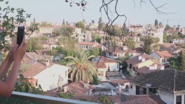 Chica Está Viendo Panorama Turquía Soleado Día Verano Hermosa Joven — Vídeos de Stock