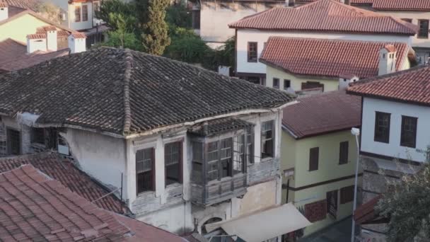 アンタルヤの旧市街のパノラマ Kaleici 古代の伝統的な家屋 屋根の眺め — ストック動画