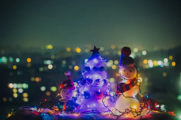 Χαρούμενα Χριστούγεννα Bokeh, φόντο το νέο έτος. Χριστουγεννιάτικη διακόσμηση — Φωτογραφία Αρχείου