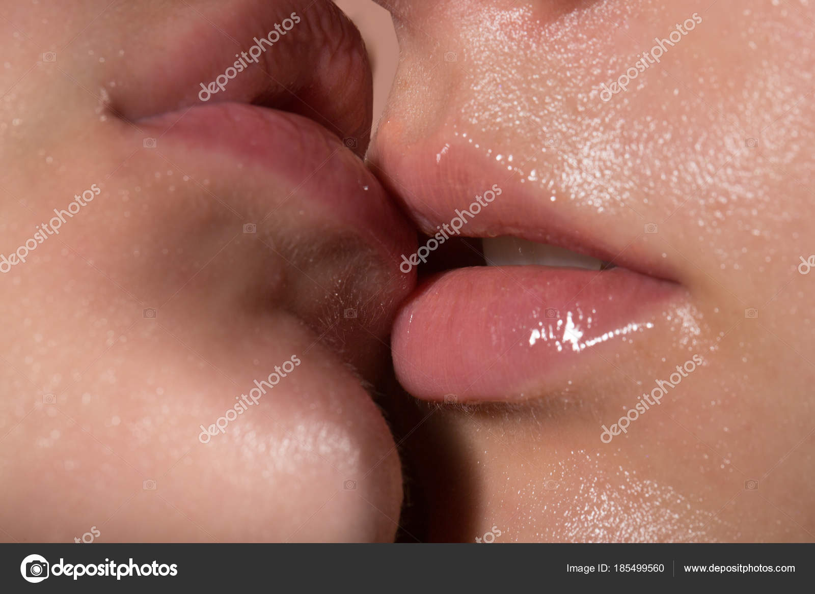 Hot Lesbians Kissing Naked
