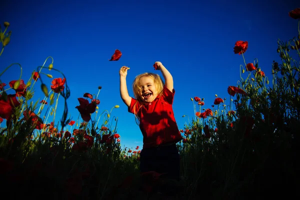 Happy spring. Hallo, spring. Happy child in poppy field. — Stock Photo, Image