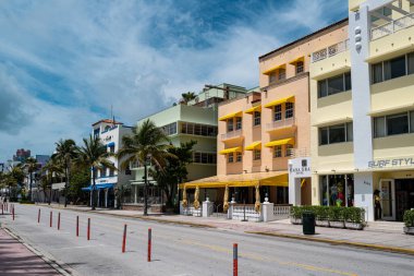 Miami Beach, Florida, ABD - 22 Mayıs 2020 Ocean Drive Caddesi. Miami şehrine. Miami Plajı 'ndaki Art deco tarihi bölgesi.