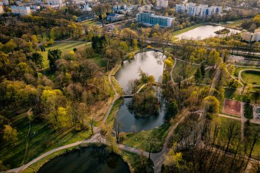 Koronavirüs salgını sırasında boş park