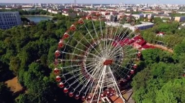 Dönme dolap - Minsk, Gorki Park - bir yaz gün