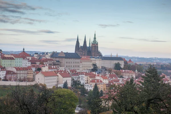 Paisaje urbano de Praga en otoño — Foto de Stock