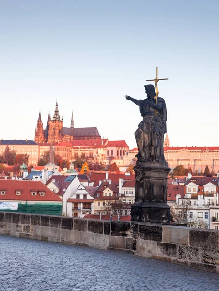 Paisaje urbano de Praga en otoño — Foto de Stock