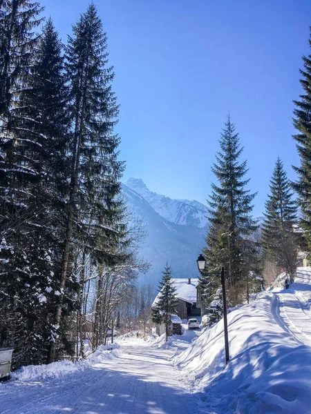 Estância de esqui, Alpes franceses, caminhadas — Fotografia de Stock