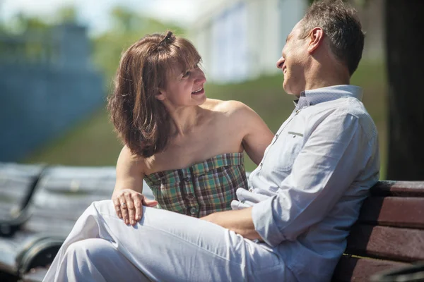 Hombre y mujer —  Fotos de Stock