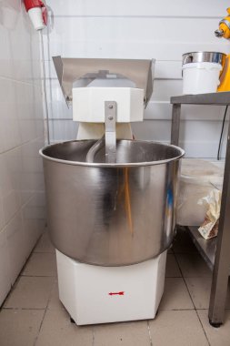  Mikser, hamur karıştırıcı: kesim masası, tavuk budu, mutfak ekipmanları bir restauran için çeşitli çekim
