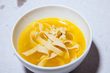 Çeşitlilik, restoran menüsü, beyaz bir arkaplanda çekim, çörek, pirzola, salata, pizza, çorba, meze, sosis, patates, vinaigrette, olivier, lezzetli yiyecekler, sağlıklı yiyecekler, ekolojik ürün