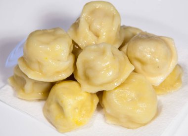 Çeşitlilik, restoran menüsü, beyaz bir arkaplanda çekim, çörek, pirzola, salata, pizza, çorba, meze, sosis, patates, vinaigrette, olivier, lezzetli yiyecekler, sağlıklı yiyecekler, ekolojik ürün