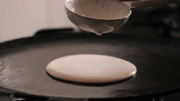 Closeup Slow Motion View Steaming Hot Dosa Cast Iron Pan — Stock Video