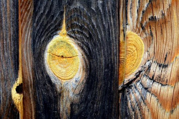 板からの古い木の壁の眺め — ストック写真