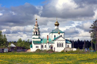 Tapınak devrimde yıkıldı ve bugün yeniden inşa edildi.