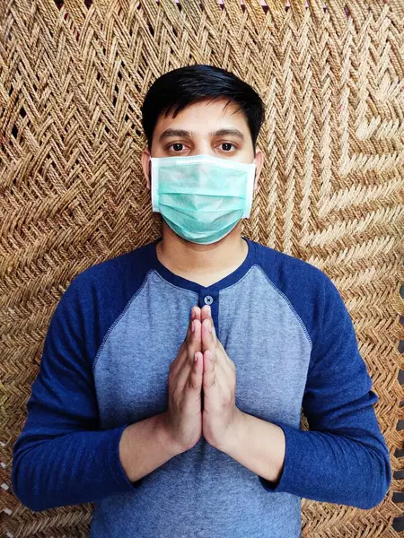 Saludo Del Hombre Indian Namaste Con Máscara Prevención Propagación Virus —  Fotos de Stock