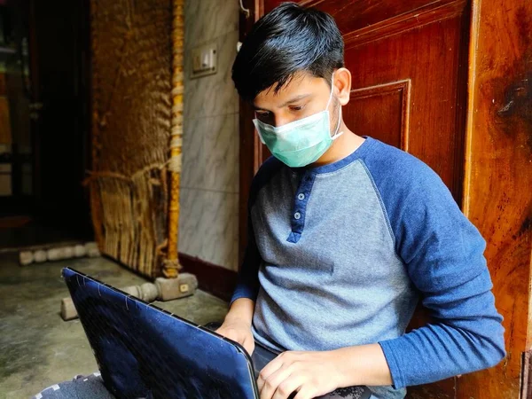 Man Working Home Using Laptop Sitting Home Stairs Corona Pandemic — Fotografia de Stock