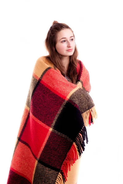 Bir battaniye omuz izole var üzgün kız