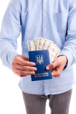 Pasaport ve para ile sınır kapısı